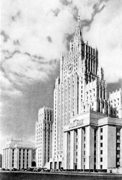 Иллюстрация к книге — Высотки сталинской Москвы. Наследие эпохи [i_173.jpg]