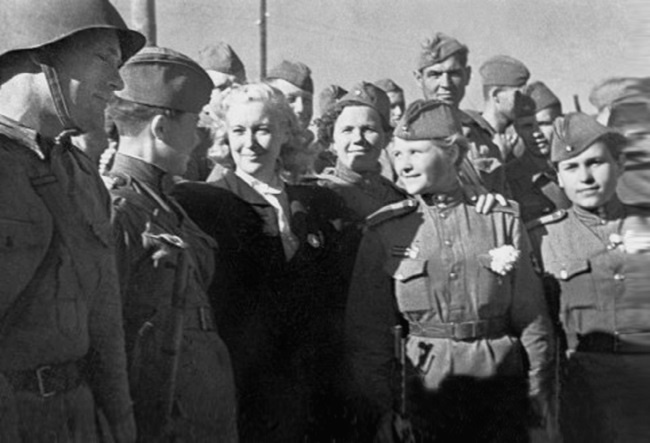 Иллюстрация к книге — Наша Любовь [i_141.jpg]