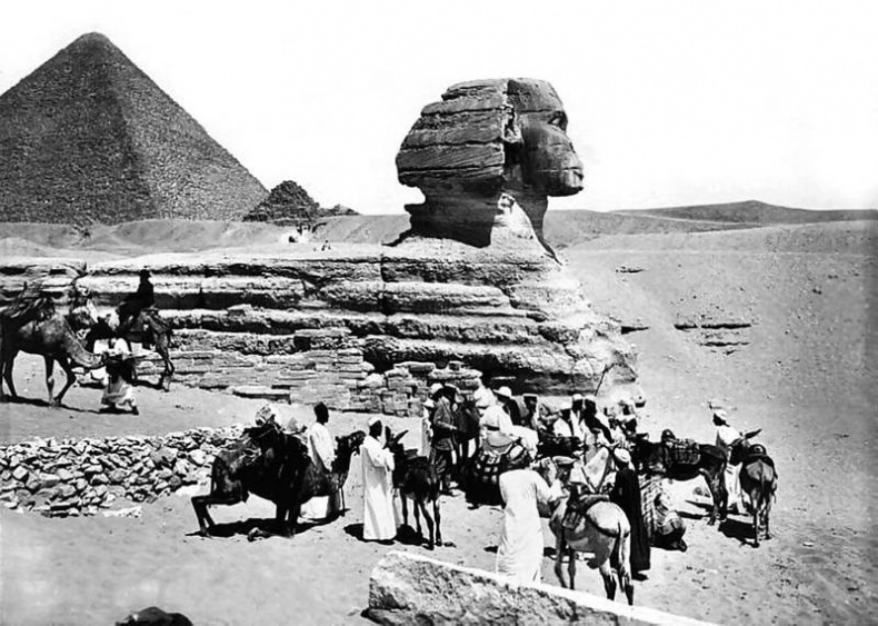 Иллюстрация к книге — Конец Великолепного века, или Загадки последних невольниц Востока [i_038.jpg]