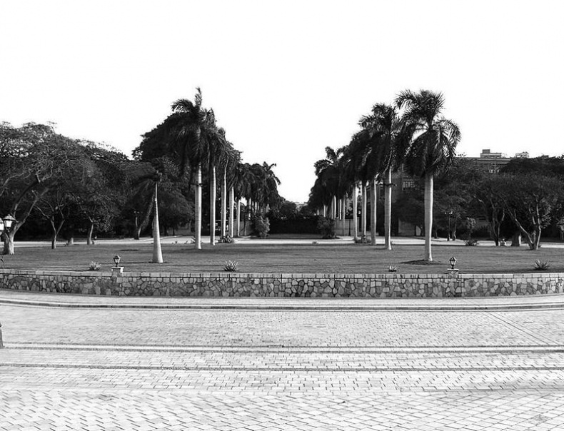 Иллюстрация к книге — Конец Великолепного века, или Загадки последних невольниц Востока [i_043.jpg]