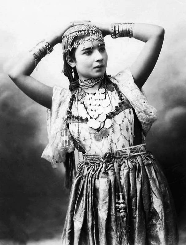 Иллюстрация к книге — Конец Великолепного века, или Загадки последних невольниц Востока [i_064.jpg]