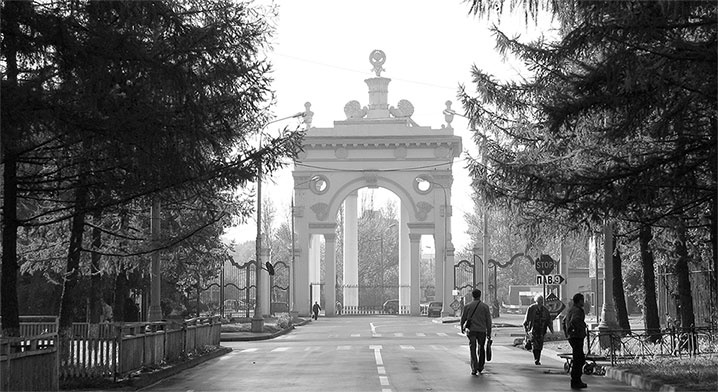 Иллюстрация к книге — Восьмое чудо света. ВСХВ-ВДНХ-ВВЦ [i_251.jpg]