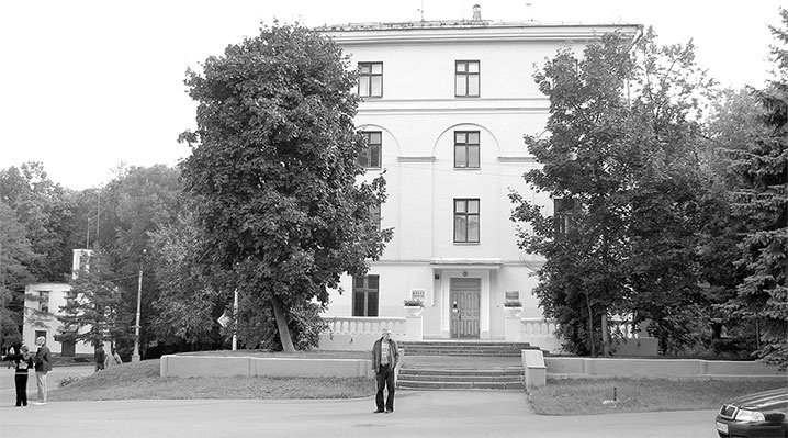 Иллюстрация к книге — Восьмое чудо света. ВСХВ-ВДНХ-ВВЦ [i_267.jpg]