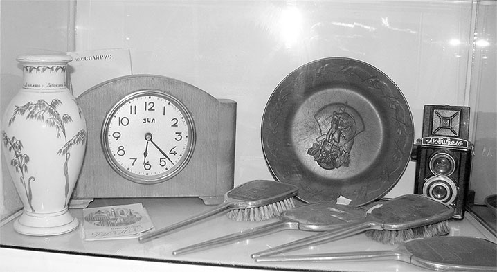 Иллюстрация к книге — Восьмое чудо света. ВСХВ-ВДНХ-ВВЦ [i_268.jpg]