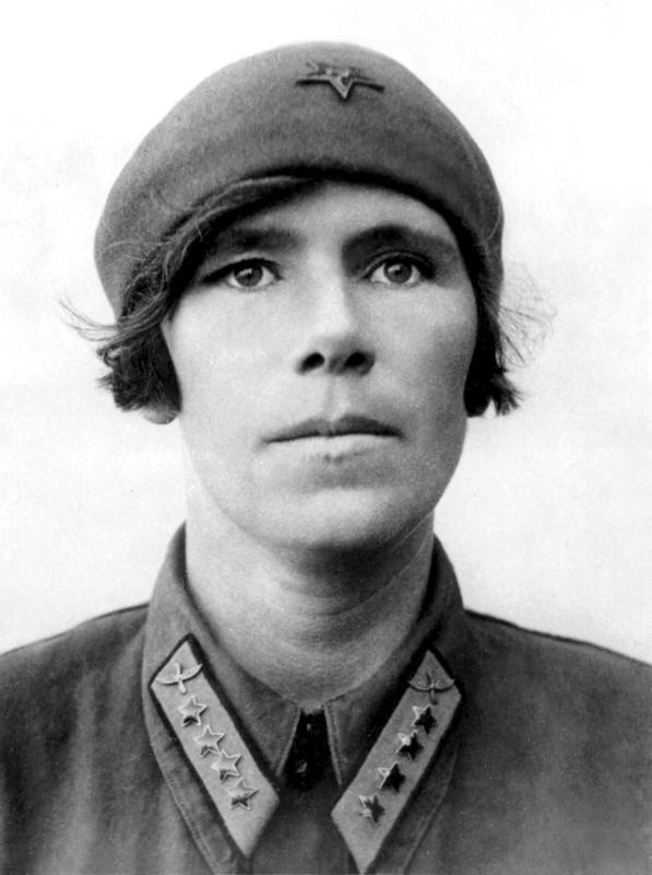 Иллюстрация к книге — Я буду летать! Первая русская женщина-летчица Зинаида Кокорина [i_001.jpg]