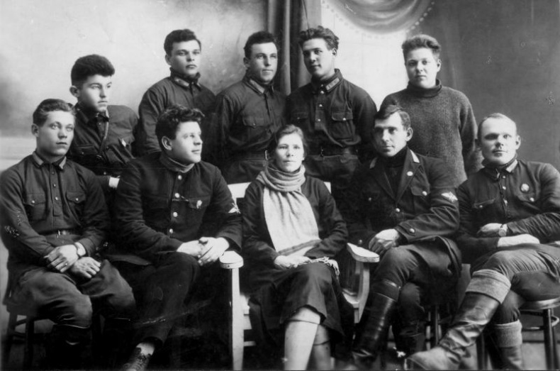 Иллюстрация к книге — Я буду летать! Первая русская женщина-летчица Зинаида Кокорина [i_046.jpg]