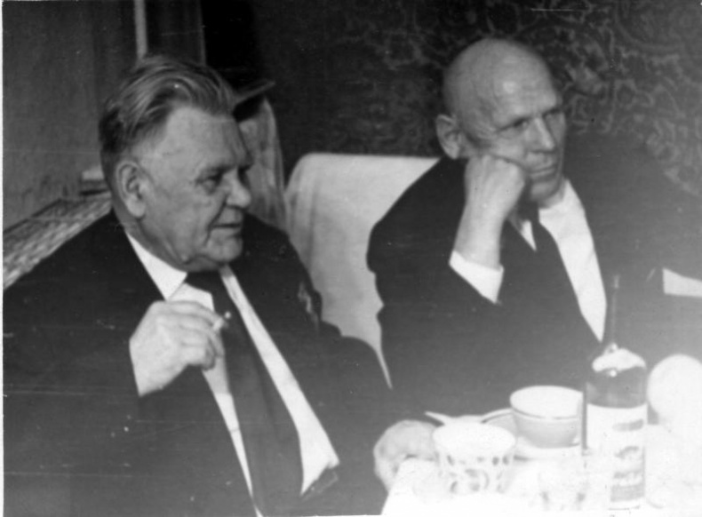 Иллюстрация к книге — Я буду летать! Первая русская женщина-летчица Зинаида Кокорина [i_059.jpg]