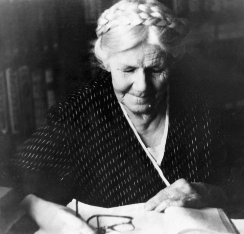 Иллюстрация к книге — Я буду летать! Первая русская женщина-летчица Зинаида Кокорина [i_063.jpg]