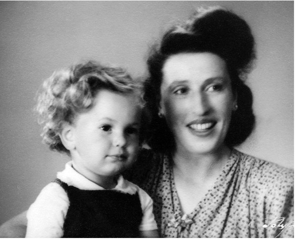 Иллюстрация к книге — Последний поезд в Москву [i_005.jpg]