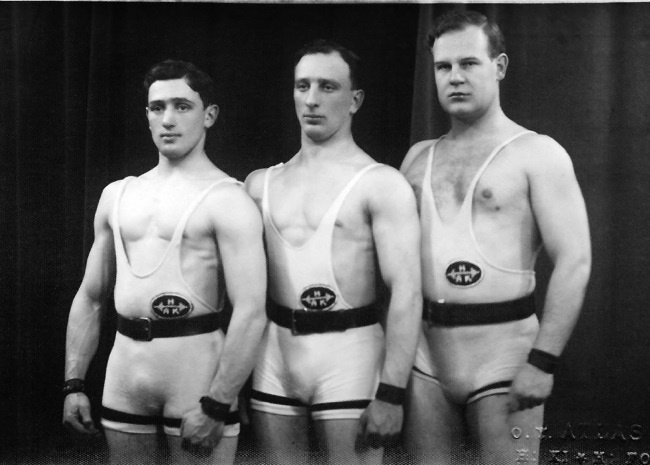 Иллюстрация к книге — Последний поезд в Москву [i_007.jpg]