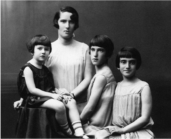 Иллюстрация к книге — Последний поезд в Москву [i_009.jpg]