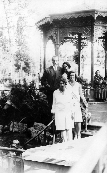 Иллюстрация к книге — Последний поезд в Москву [i_010.jpg]