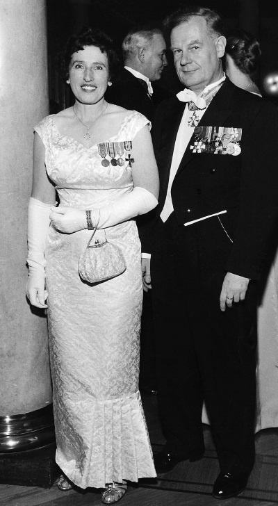 Иллюстрация к книге — Последний поезд в Москву [i_021.jpg]