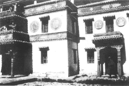 Иллюстрация к книге — Дорогами Чингисхана [i_008.jpg]