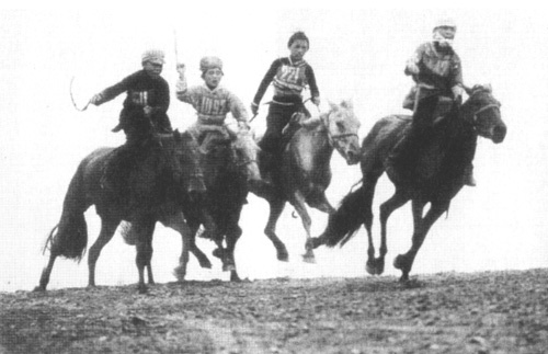 Иллюстрация к книге — Дорогами Чингисхана [i_014.jpg]