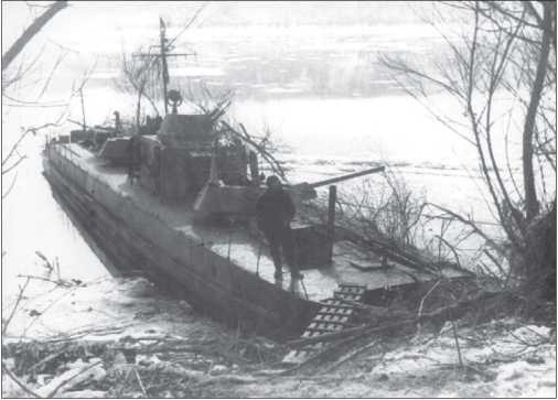 Иллюстрация к книге — Бронекатера Сталина. &quot;Речные танки&quot; Великой Отечественной [i_013.jpg]