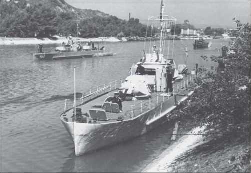 Иллюстрация к книге — Бронекатера Сталина. &quot;Речные танки&quot; Великой Отечественной [i_045.jpg]