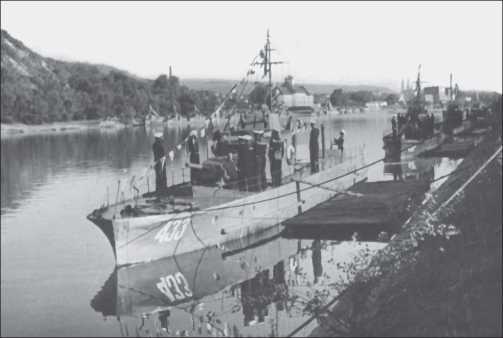 Иллюстрация к книге — Бронекатера Сталина. &quot;Речные танки&quot; Великой Отечественной [i_047.jpg]