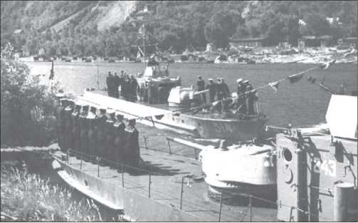 Иллюстрация к книге — Бронекатера Сталина. &quot;Речные танки&quot; Великой Отечественной [i_050.jpg]