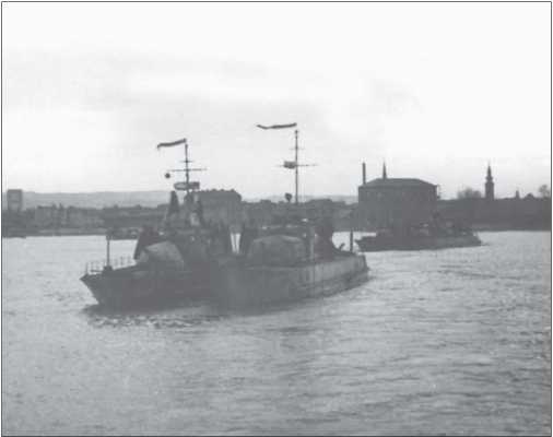 Иллюстрация к книге — Бронекатера Сталина. &quot;Речные танки&quot; Великой Отечественной [i_066.jpg]