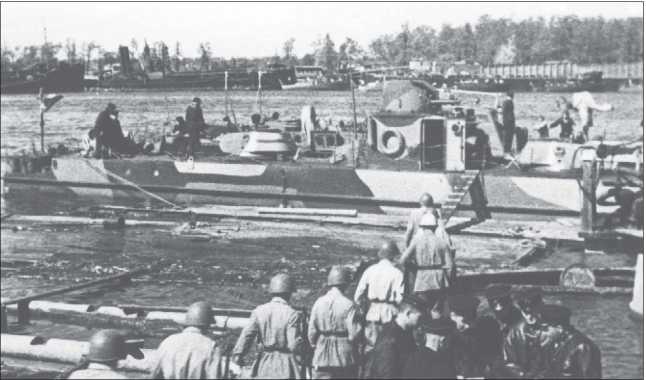 Иллюстрация к книге — Бронекатера Сталина. &quot;Речные танки&quot; Великой Отечественной [i_068.jpg]