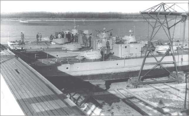 Иллюстрация к книге — Бронекатера Сталина. &quot;Речные танки&quot; Великой Отечественной [i_069.jpg]