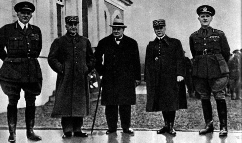 Иллюстрация к книге — Шпионаж и политика. Тайная хрестоматия [i_045.jpg]