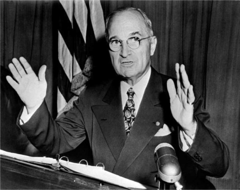 Иллюстрация к книге — Шпионаж и политика. Тайная хрестоматия [i_058.jpg]