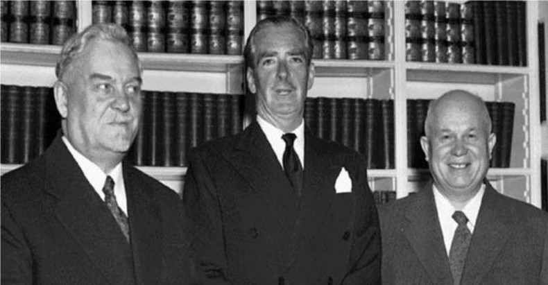 Иллюстрация к книге — Шпионаж и политика. Тайная хрестоматия [i_073.jpg]