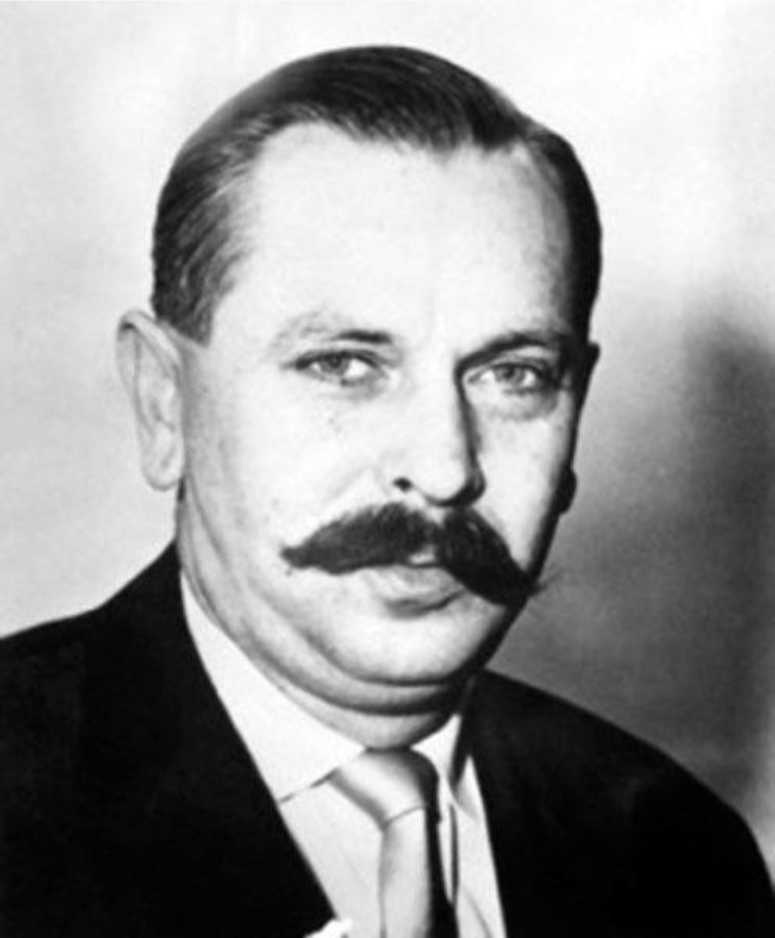 Иллюстрация к книге — Шпионаж и политика. Тайная хрестоматия [i_116.jpg]