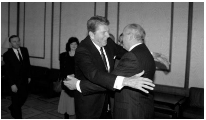 Иллюстрация к книге — Шпионаж и политика. Тайная хрестоматия [i_142.jpg]