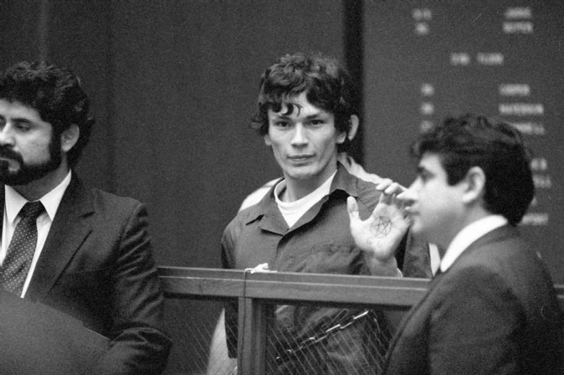 Иллюстрация к книге — Самые сенсационные материалы [_42.jpg]