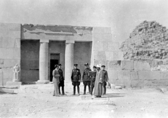 Иллюстрация к книге — Диверсанты. Легенда Лубянки - Павел Судоплатов [i_063.jpg]