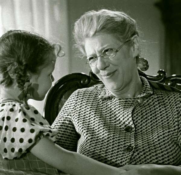 Иллюстрация к книге — Моя сестра Фаина Раневская. Жизнь, рассказанная ею самой [_003.jpg]