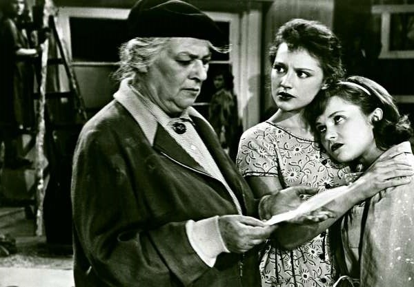 Иллюстрация к книге — Моя сестра Фаина Раневская. Жизнь, рассказанная ею самой [_005.jpg]