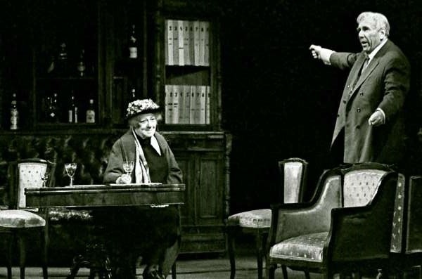 Иллюстрация к книге — Моя сестра Фаина Раневская. Жизнь, рассказанная ею самой [_011.jpg]