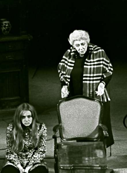 Иллюстрация к книге — Моя сестра Фаина Раневская. Жизнь, рассказанная ею самой [_013.jpg]