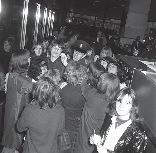 Иллюстрация к книге — Мик Джаггер. Великий и ужасный [_06.jpg]