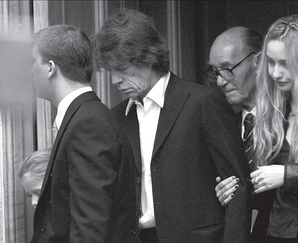 Иллюстрация к книге — Мик Джаггер. Великий и ужасный [_36.jpg]