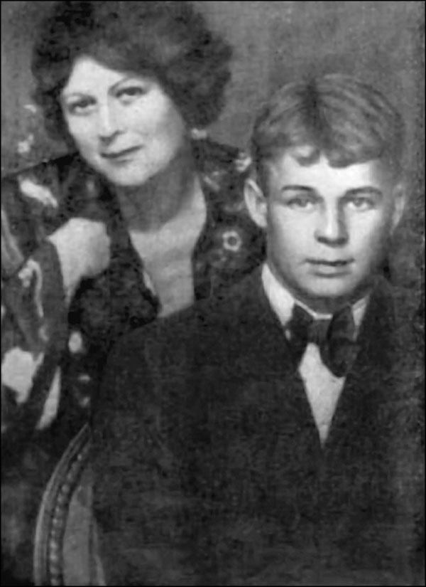 Иллюстрация к книге — Любящий Вас Сергей Есенин [_175.jpg]