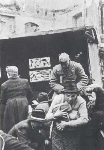 Иллюстрация к книге — Архипелаг OST. Судьба рабов "Третьего рейха" в их свидетельствах, письмах и документах [i_025.jpg]