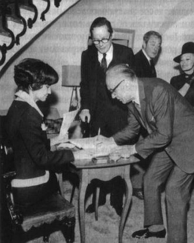 Иллюстрация к книге — Ромен Гари, хамелеон [i_030.jpg]