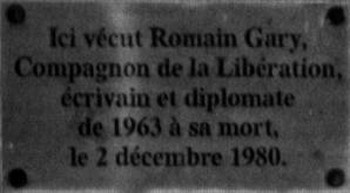 Иллюстрация к книге — Ромен Гари, хамелеон [i_054.jpg]