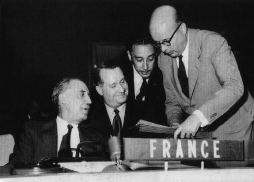 Иллюстрация к книге — Ромен Гари, хамелеон [i_071.jpg]