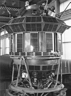 Иллюстрация к книге — Юрий Гагарин. Человек-легенда [i_005.jpg]