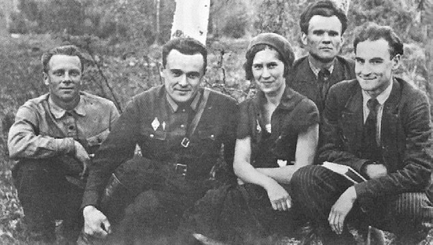 Иллюстрация к книге — Юрий Гагарин. Человек-легенда [i_010.jpg]