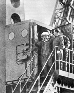 Иллюстрация к книге — Юрий Гагарин. Человек-легенда [i_036.jpg]