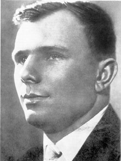 Иллюстрация к книге — Юрий Гагарин. Человек-легенда [i_092.jpg]