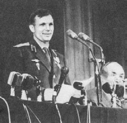 Иллюстрация к книге — Юрий Гагарин. Человек-легенда [i_093.jpg]