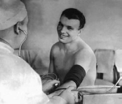 Иллюстрация к книге — Юрий Гагарин. Человек-легенда [i_096.jpg]